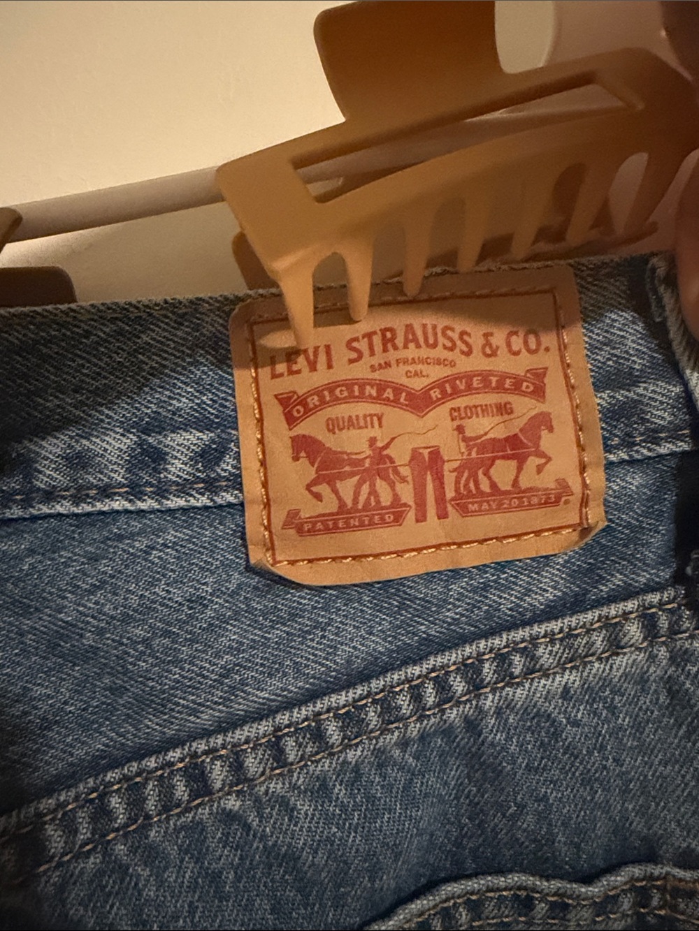 NWOT - Levi's '94 Baggy Wide-Leg Jeans - Size 27 - Medium Indigo Wash - Picture 3 of 12